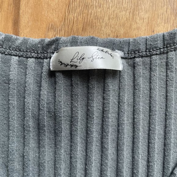 Size Small * Lily Stem Ribbed Top - Picture 3 of 3